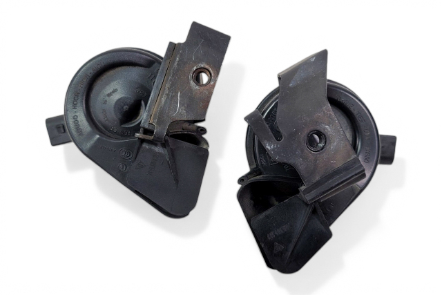 2011-2016 Porsche Cayenne 958 High/Low Tone Pitched Horn Assembly, 958-951-184, F012, OEM, 2011, 2012, 2013, 2014, 2015, 2016