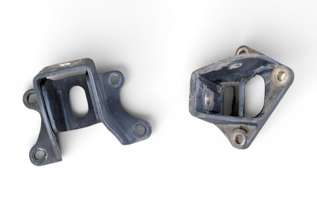 2007-2014 Toyota FJ Cruiser Right/Left Engine Motor Mount Bracket Set(2) 12315-31051, 12311-31021, F030, OEM, 2007, 2008, 2009, 2010, 2011, 2012, 2013, 2014