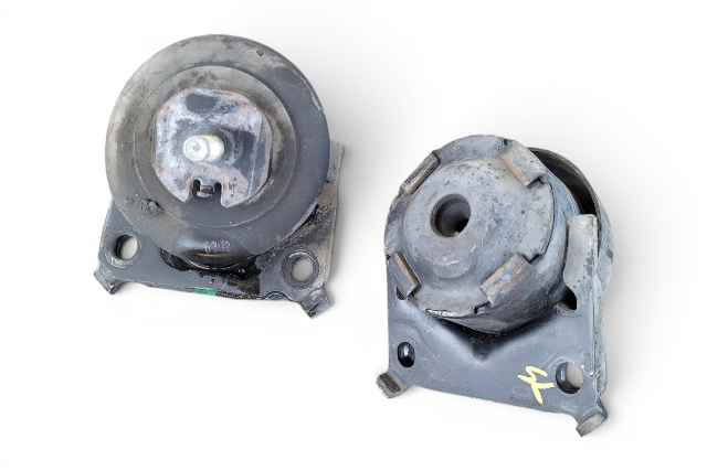 2009-2014 Toyota FJ Cruiser Front Engine Mount Left/Right 4.0L V6 Set, 12361-31290, F030, OEM, 2009, 2010, 2011, 2012, 2013, 2014