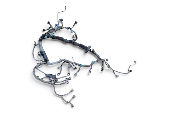 2003-2005 Toyota 4Runner 4.7L V8 2WD (UZN210) Engine Wiring Harness 82121-3M421, F042, OEM, 2003, 2004, 2005