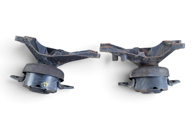 2003-2009 Toyota 4Runner 4.7L V8 Engine Motor Mount Bracket Set, 12361-50190, F042, OEM, 2003, 2004, 2005, 2006, 2007, 2008, 2009