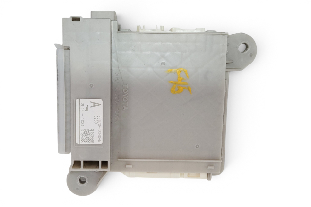 2013-2016 Lexus GS350 Junction Block Assy. Fuse Box 82670-30340, F045, OEM, 2013, 2014, 2015, 2016