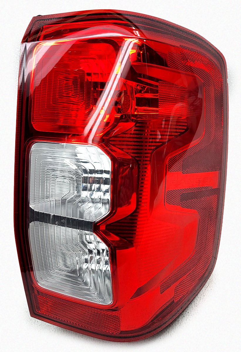 Blemished Lens surface may have marks. May have other minor imperfections. It may have marks from storage and handling but overall in excellent working condition. Multiple similar items in stock; item received may not be the one pictured but will be as described. Please match part numbers before purchasing.** ### Photos ![