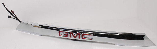 Blemished Scratches on chrome. May have minor marks from handling and storage, and does not ship in the original packaging. To avoid restocking fees and return shipping costs, please match to your old part number, or contact your local dealer with the part number and your VIN to ensure you are purchasing the correct part for your application. Thank you!** ### Photos ![