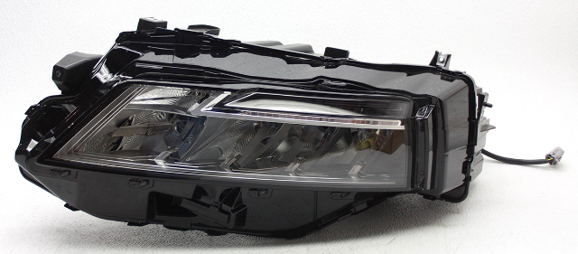 Blemished Multiple similar items in stock; size and location of lens chip will vary from photos. Chip does not break seal and will not leak. FITMENT NOTES: LED headlamps with LED daytime running lamps (DRL). Intelligent Auto Headlamps. ONLY fits SV, SL and Platinum models. Lens surface may have minor marks from storage. May have other minor imperfections. Please match part numbers before purchasing.** ### Photos ![