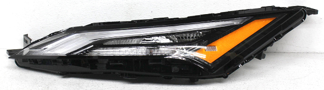 Blemished Lens has multiple lens chips. FITMENT NOTES: Front, Left side (driver) Park Lamp and Turn Signal. Mounted between hood and bumper cover. Does NOT fit Sport models! Lens surface may have minor marks from storage.. May have other minor imperfections. Please match part numbers before purchasing.** ### Photos ![