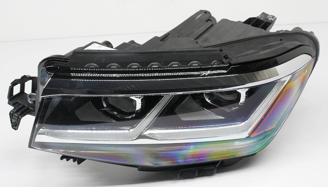 Blemished FITMENT NOTES: LED performance headlights, Adaptive type (Option: 8IX) with cornering lamps. ONLY fits SEL, SEL R-Line, SEL Premium, and SEL Premium R-Line models. Lens surface may have minor marks from storage. May have other minor imperfections. Please match part numbers before purchasing.** ### Photos ![