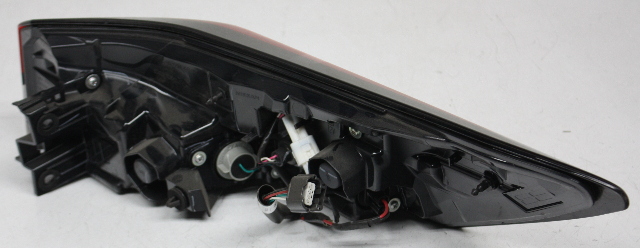 ラン 送料込 即決 キャラバン NV350 E26 前期 純正 右 テールランプ