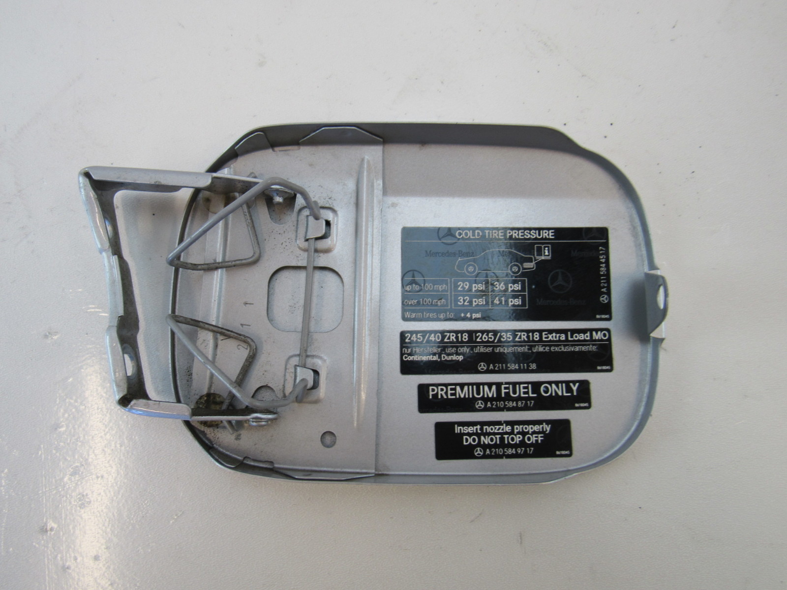 05 Mercedes W211 E320 E500 gas fuel door S Auto Parts