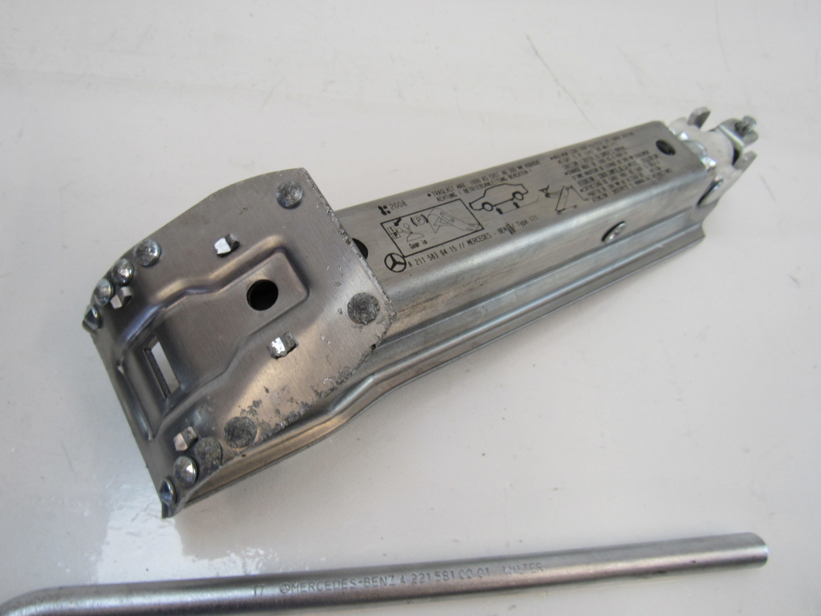 08 Mercedes W204 C63 C300 tire jack 2115830415 w/ lug wrench, tray, tow