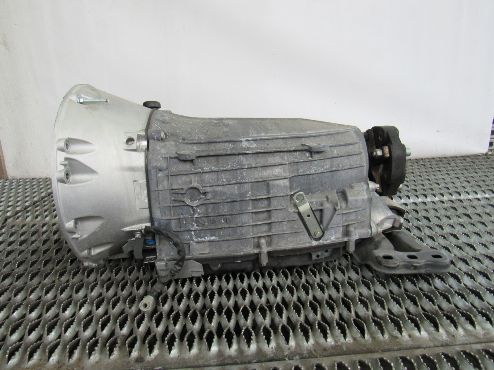 08 Mercedes W204 C63 transmission, automatic gearbox 2042703400 722907