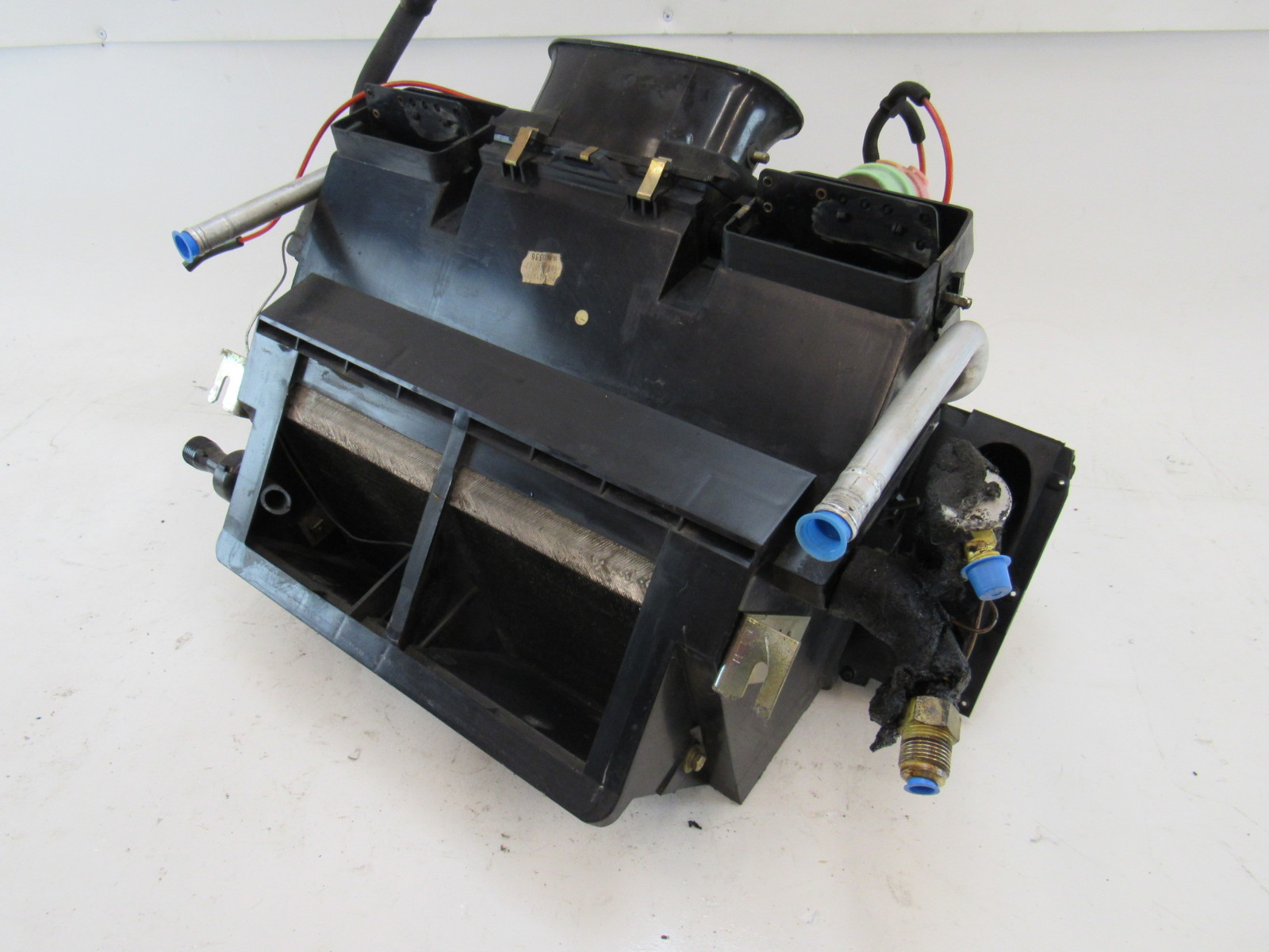 87 Mercedes R107 560SL AC evaporator heater core box assembly