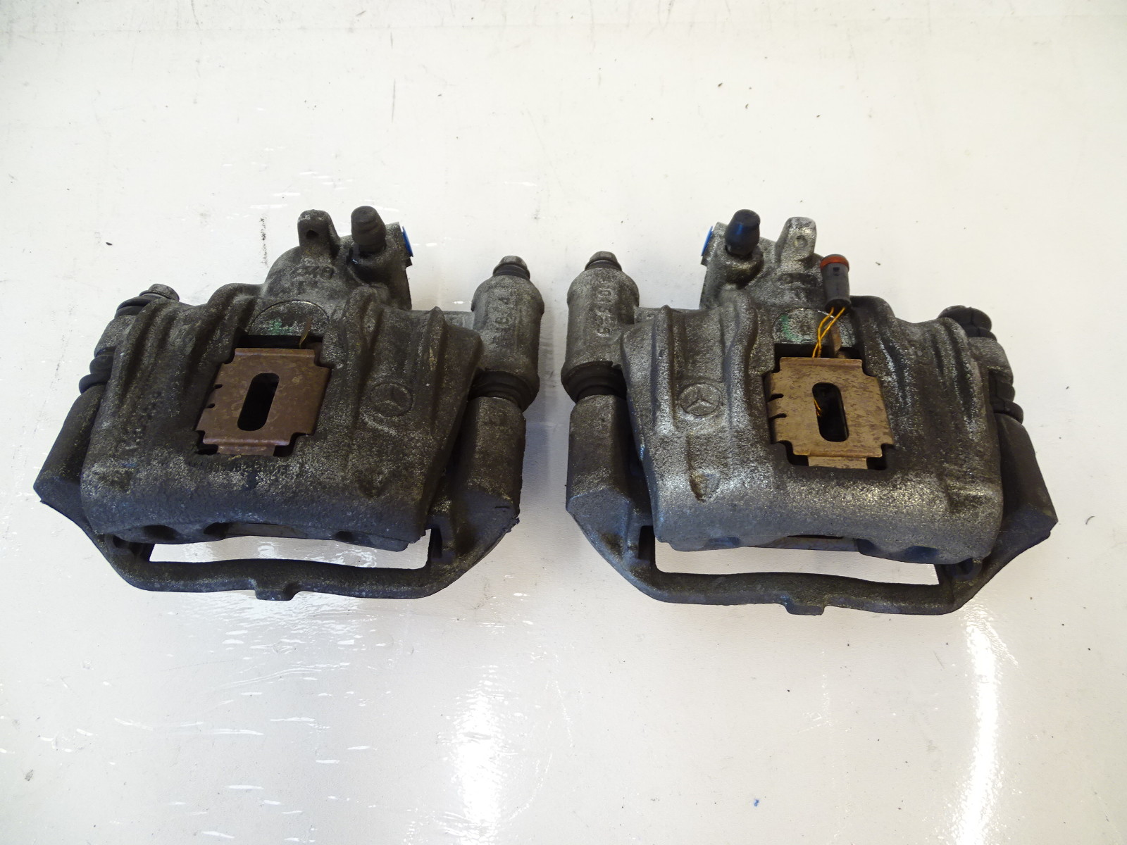 15 Mercedes W463 G550 brake calipers, rear S Auto Parts