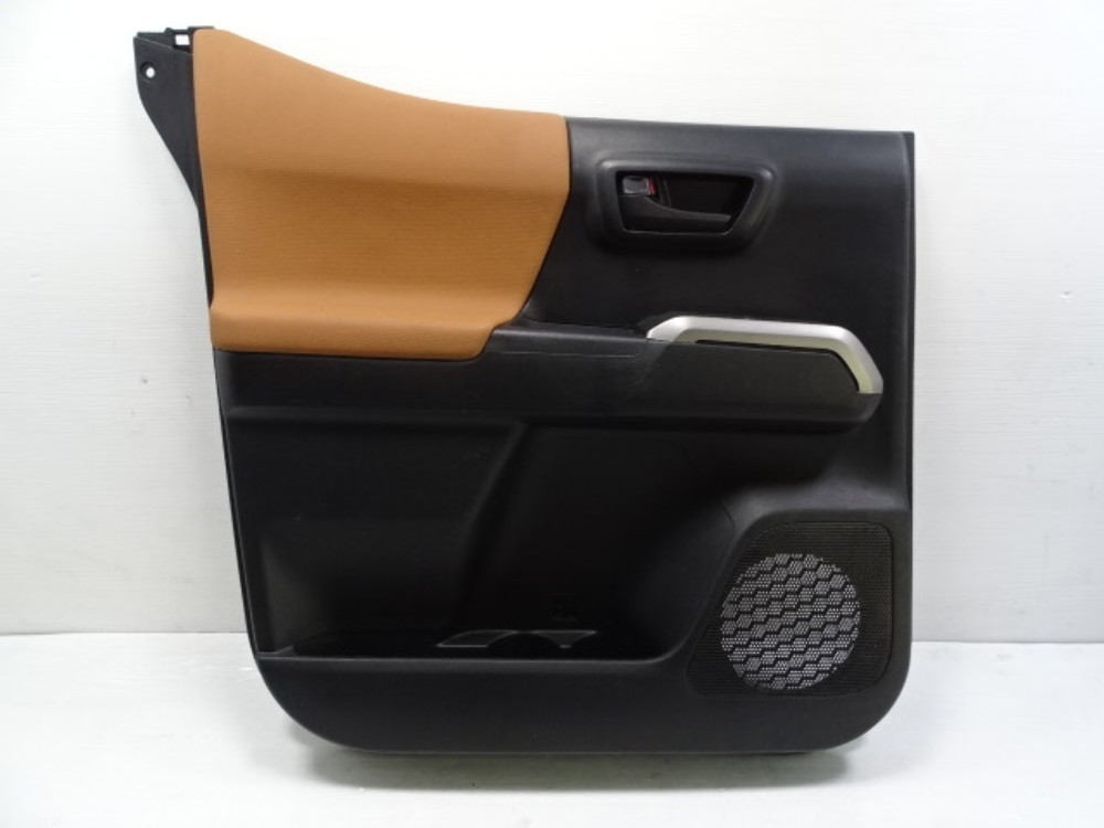 16 Toyota door panel, left rear, black/caramel 6764004100 S