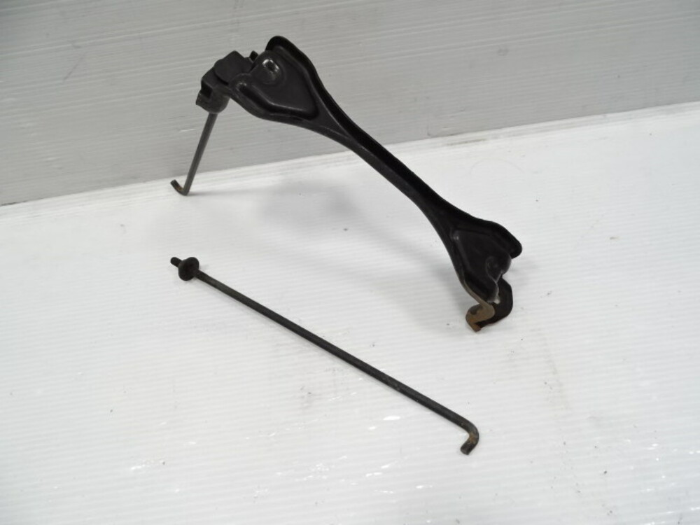 16 Toyota battery tray holder bracket S Auto Parts