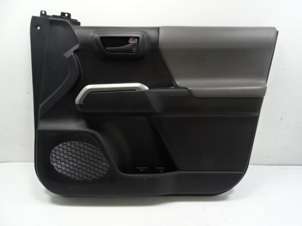 16 Toyota door panel, right front, black/gray 6761004450 S