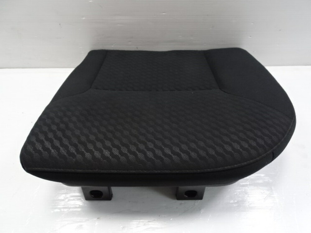 21 Toyota seat cushion, bottom, left rear, black cloth S Auto