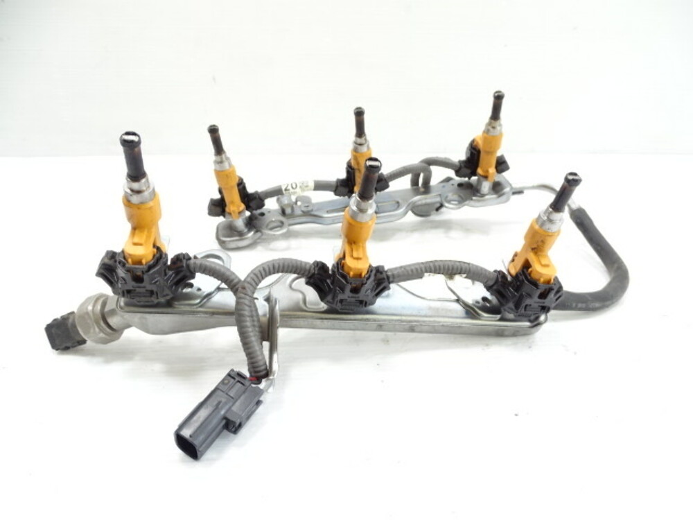 21 Toyota fuel injectors w/rail 232500P100 S Auto Parts