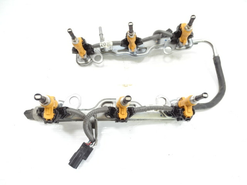 21 Toyota fuel injectors w/rail 232500P100 S Auto Parts