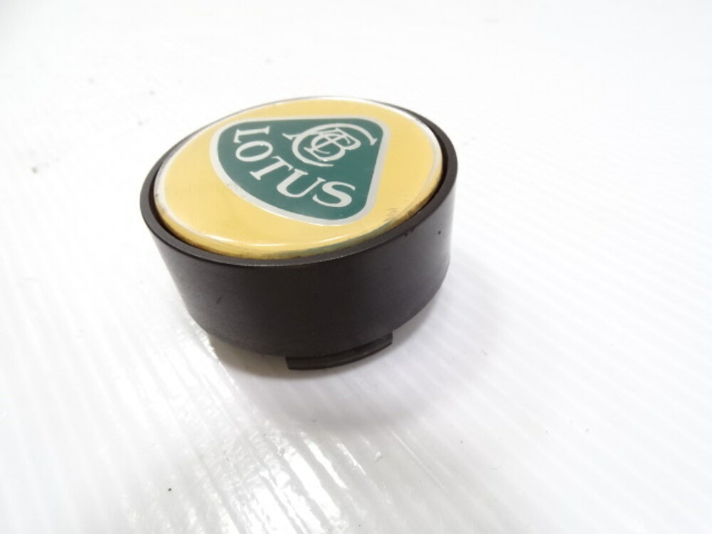 05 Lotus Elise wheel center cap, A132G0174F S Auto Parts