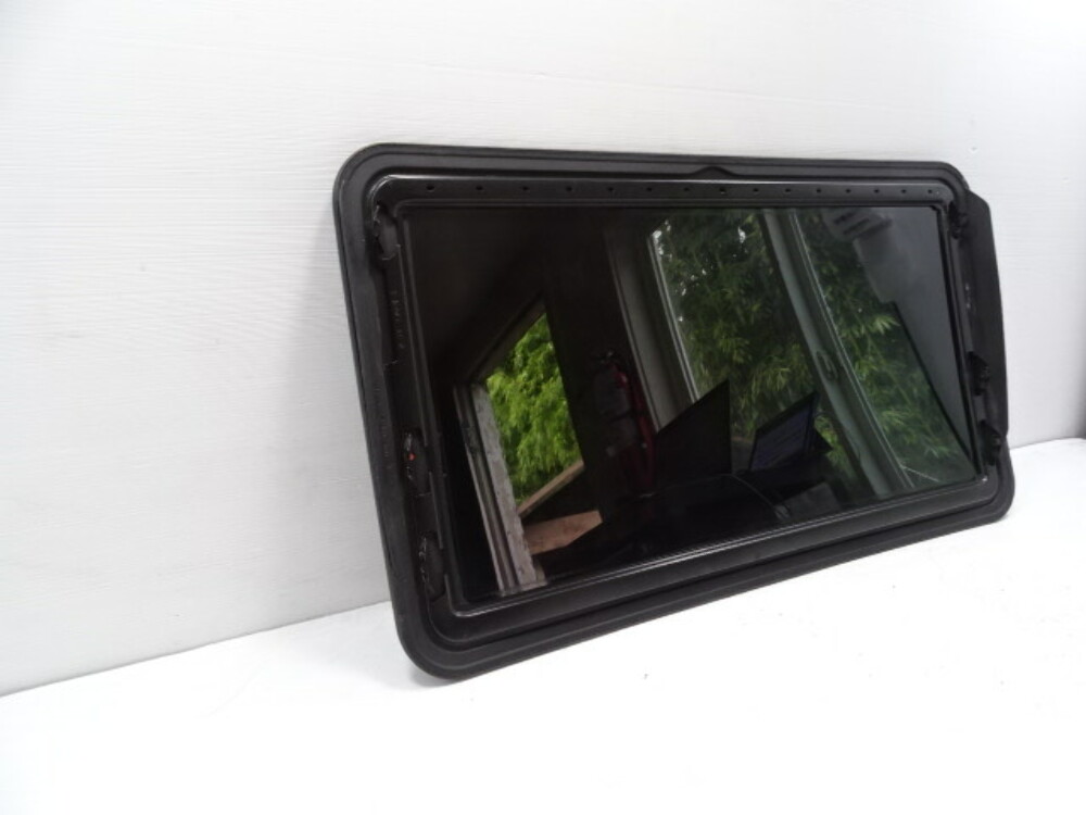 09 Mercedes W204 C63 sunroof glass, sliding, panoramic roof 2077800121 S Auto Parts