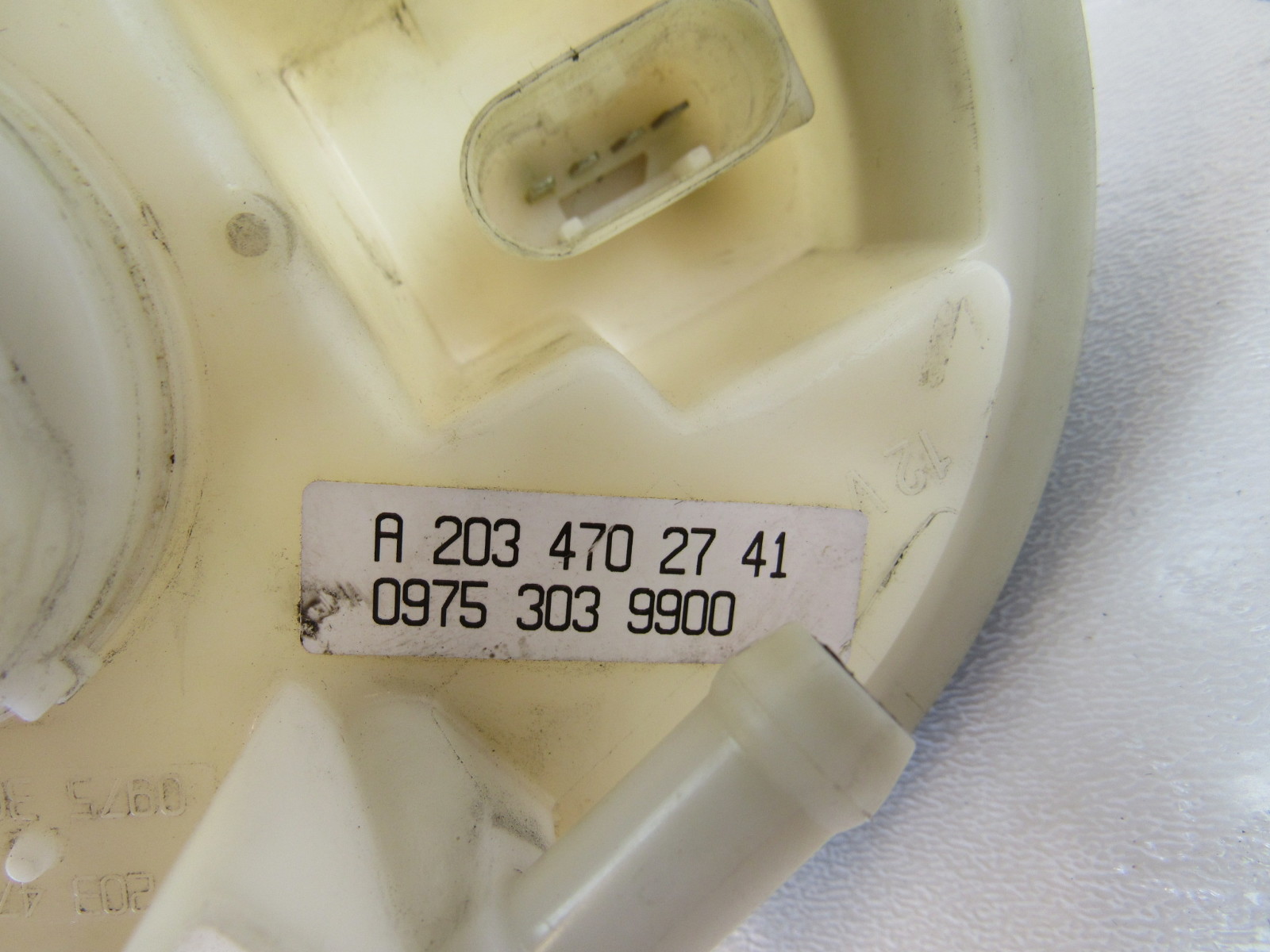 Mercedes W203 C240 C320 C32 fuel level sender unit 2034702741 S Auto