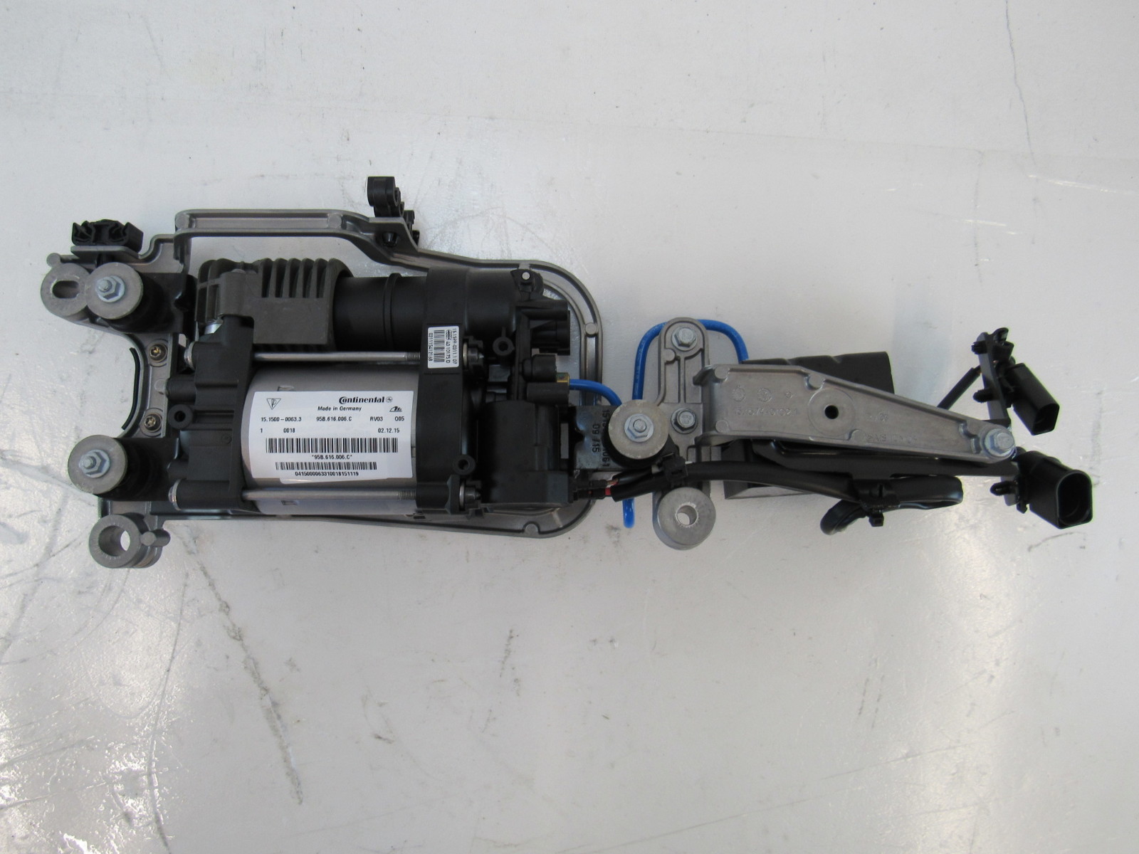 1517 Porsche Macan air compressor pump, for suspension 95b616006c S