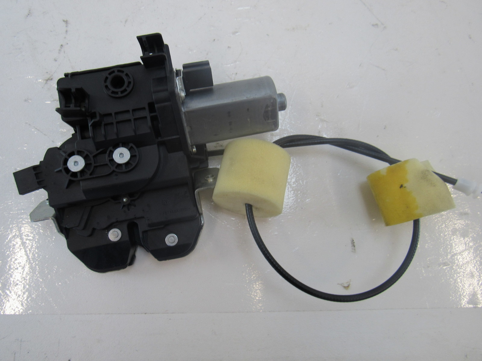 Mercedes W221 S550 S600 lock, trunk actuator motor 2217500085 S Auto
