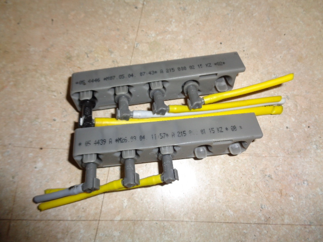 Mercedes R230 SL500 door vacuum pump line holders fixator 2158000215 2158000115