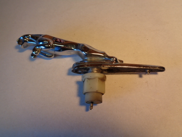 95-03 JAGUAR XJ6 XJ8 XJR Leaping Cat hood ornament emblem