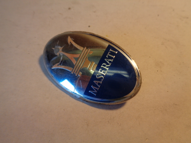 Maserati quattroporte coupe front emblem