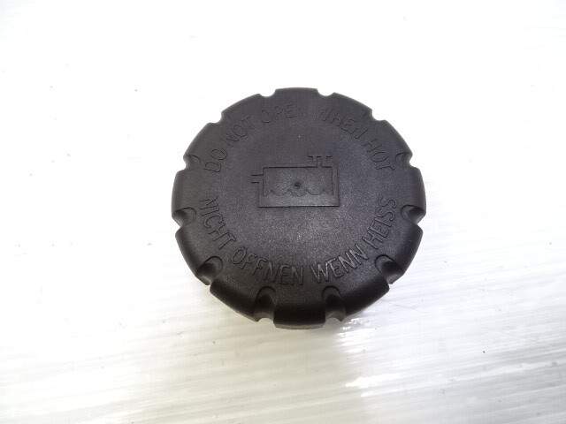 Mercedes W463 G63 cap, for coolant expansion tank, 2105010615