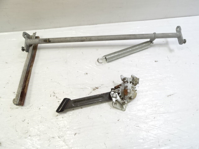 83 Mercedes  R107 380SL seat height adjustment rail / handle, right