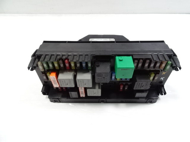 10 Mercedes W212 E63 module, fuse box, SAM front 2129000006