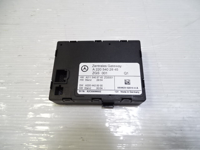 Mercedes R230 SL550 module, central gateway 2205402845