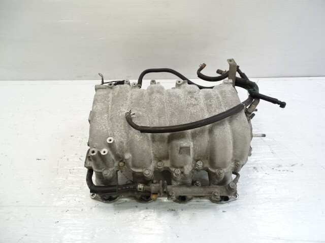 2000 Lexus LX470 intake manifold, w/fuel injectors, 17102-50041