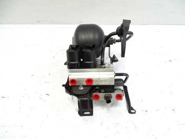 03 Mercedes R230 SL500 valve block, ABC suspension, front 2203200358