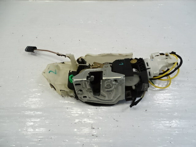 03 Mercedes R230 SL500 door latch and actuator, left 2307200535