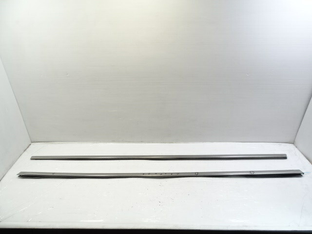 85 Mercedes R107 380SL trim set, rocker moulding, lower, chrome