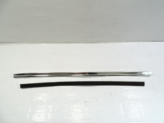 85 Mercedes R107 380SL trim, door chrome moulding, left