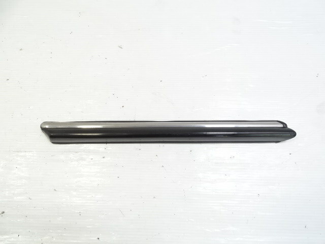 85 Mercedes R107 380SL trim, exterior, fender moulding, left