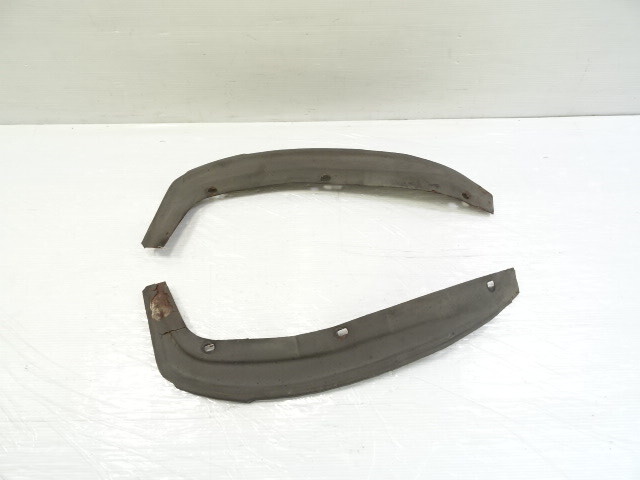 83 Mercedes 380SL trim set inner fender support mouldings left / right front