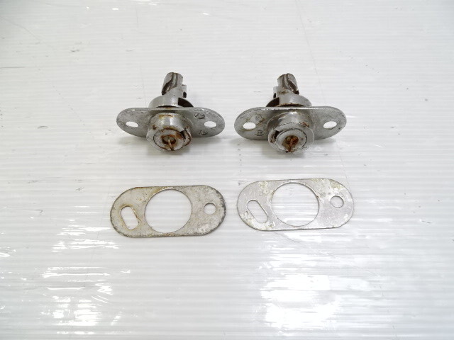 83 Mercedes 380SL latch set, for convertible or hard top lock, front