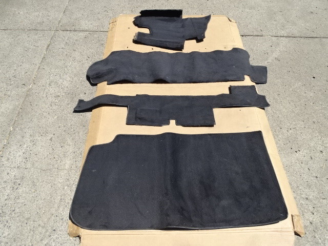 83 Mercedes 380SL carpet set, for trunk, black