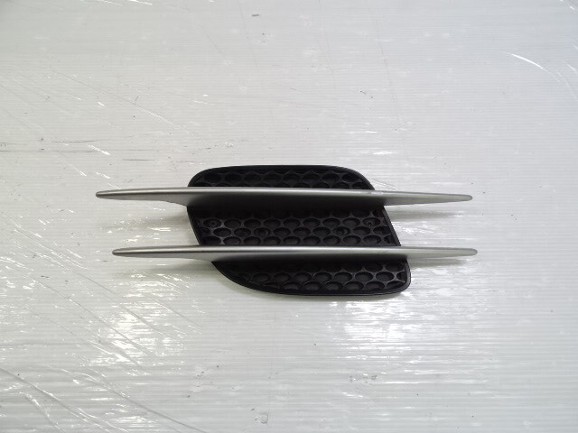 04 Mercedes R230 SL500 grill, fender, left 2306900136