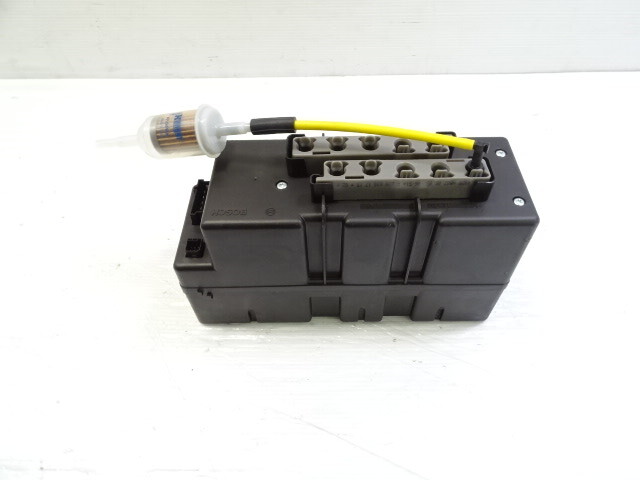 04 Mercedes R230 SL500 PARTS ONLY vacuum pump, central locking 2308000648 BROKEN