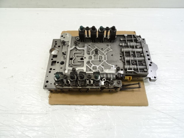 04 Mercedes R230 SL500 valve body with solenoids 722.9 2202703106