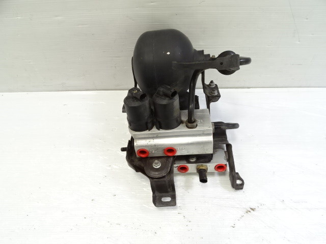 03 Mercedes R230 SL500 valve block, ABC suspension, front 2203200358