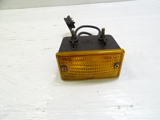 83 Mercedes R107 380SL lamp, turn signal light, right front 1078200320