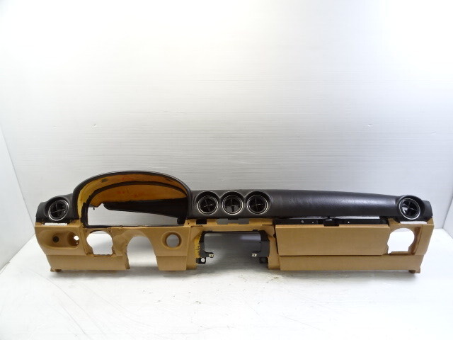 83 Mercedes R107 380SL dashboard, dash board black/palomino